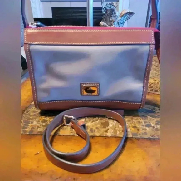 Dooney & Bourke shoulder bag - Picture 3 of 12